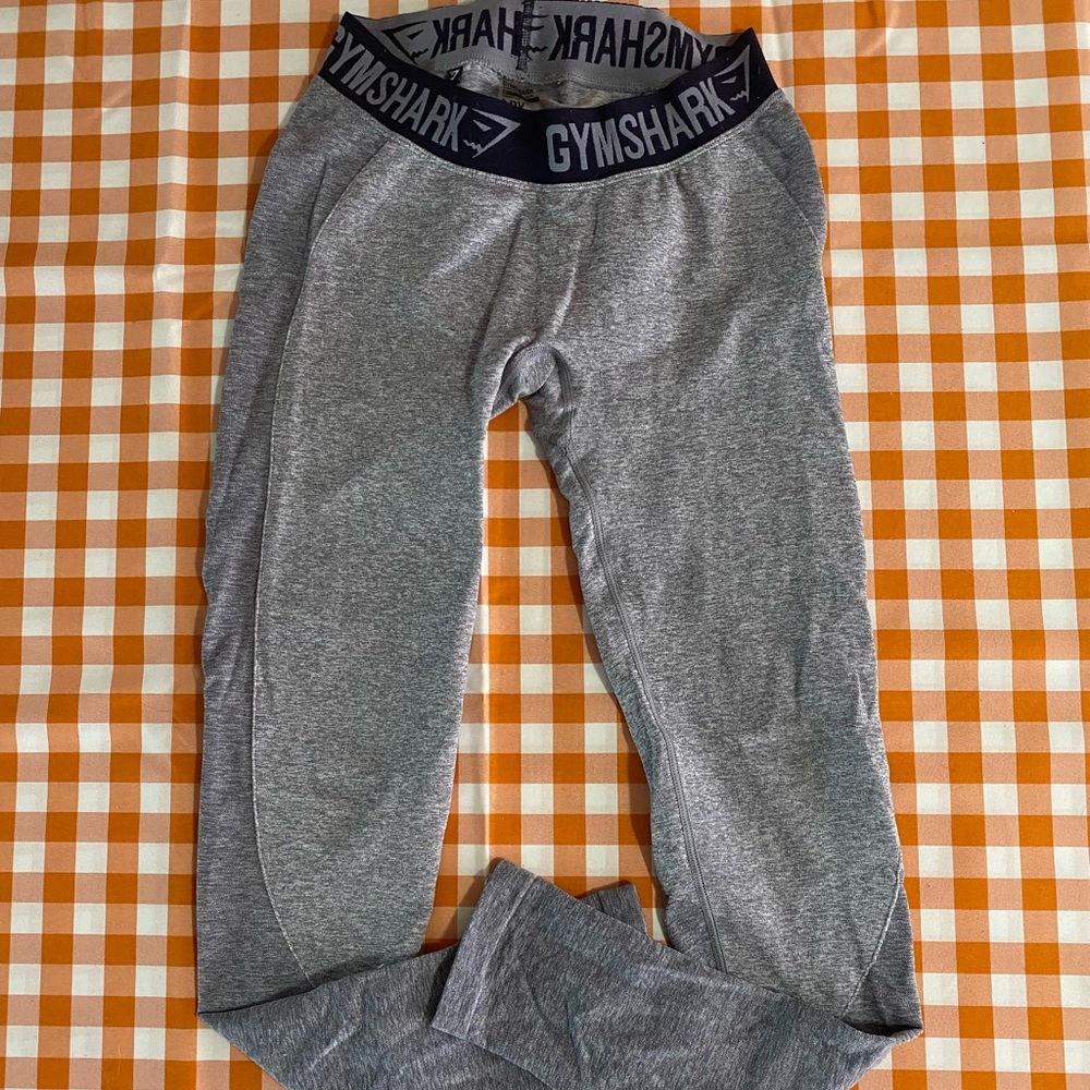 Gym shark leggings